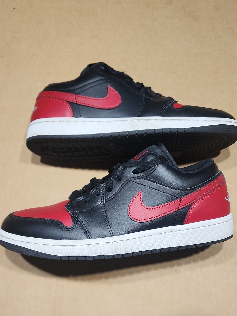 Nike Men's Air Jordan 1 Low  Bred Twist Size 7.5  Black Red White |553558-067|